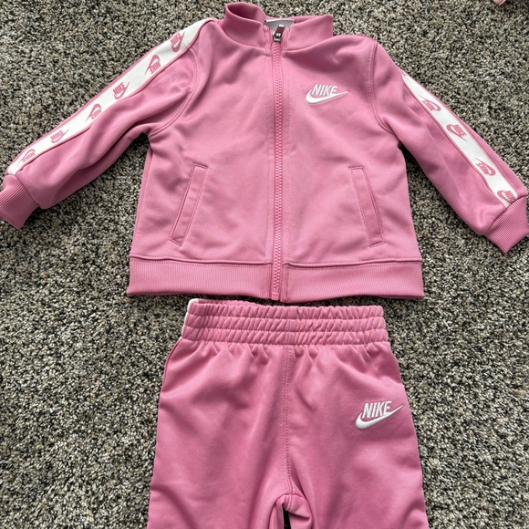 Nike Kids Pink Tracksuit Set 12M - Picture 3 of 6